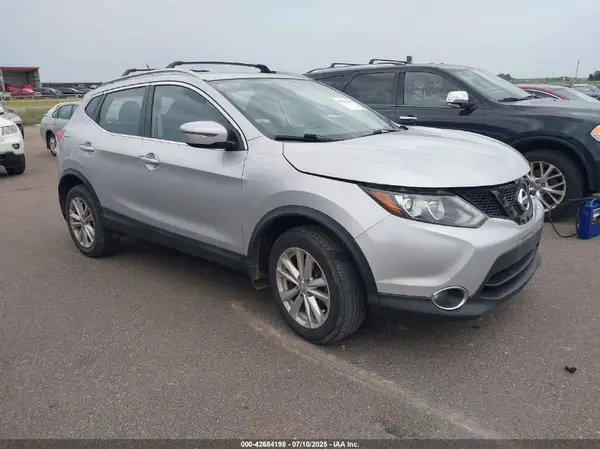 JN1BJ1CR4HW141154 2017 NISSAN ROGUE - Image 1