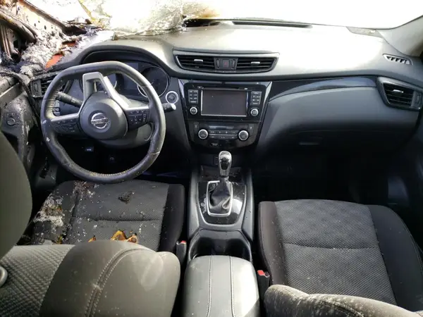 JN1BJ1CR4HW143096 2017 NISSAN ROGUE - Image 8