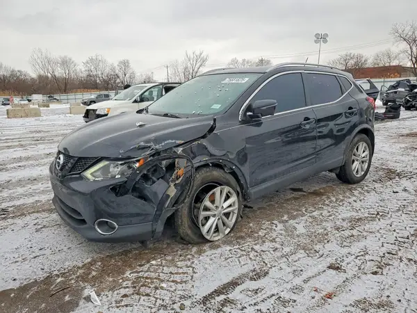 JN1BJ1CR4HW143440 2017 NISSAN ROGUE - Image 1