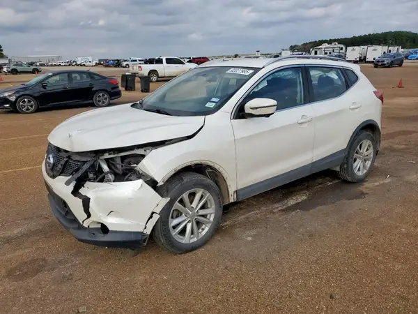 JN1BJ1CR4HW143583 2017 NISSAN ROGUE - Image 1