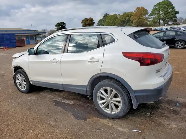 JN1BJ1CR4HW143583 2017 NISSAN ROGUE - Image 2