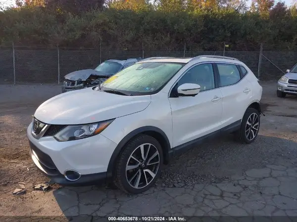 JN1BJ1CR4JW203481 2018 NISSAN ROGUE - Image 2