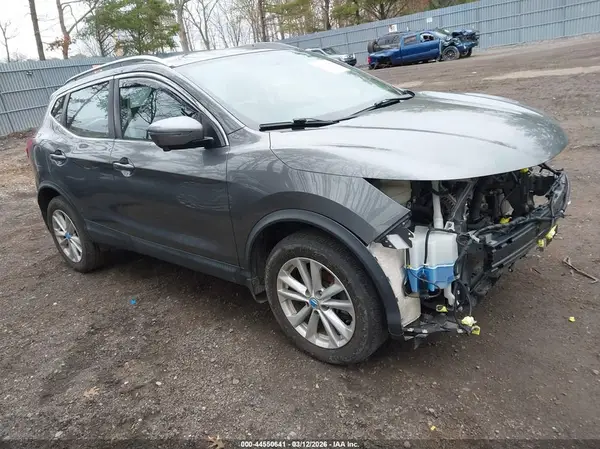 JN1BJ1CR4JW204825 2018 NISSAN ROGUE - Image 1