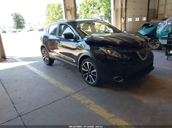 JN1BJ1CR4JW205005 2018 NISSAN ROGUE - Image 1