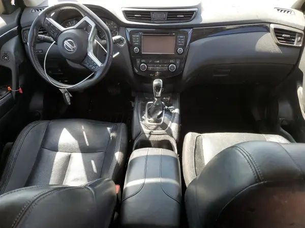 JN1BJ1CR4JW205389 2018 NISSAN ROGUE - Image 8