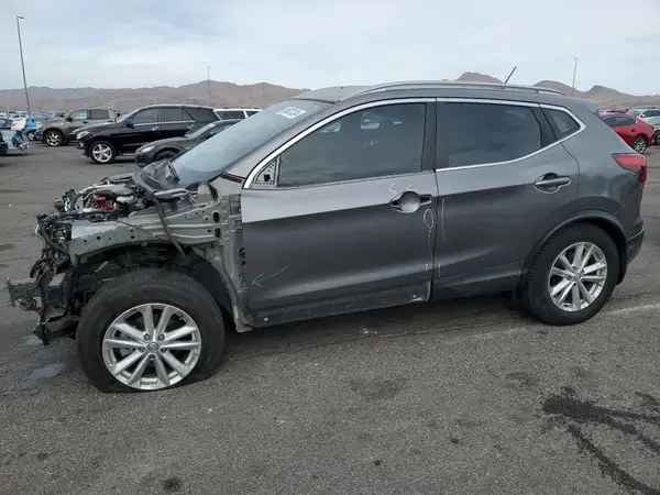 JN1BJ1CR4JW207417 2018 NISSAN ROGUE - Image 1