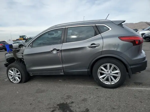 JN1BJ1CR4JW207417 2018 NISSAN ROGUE - Image 2