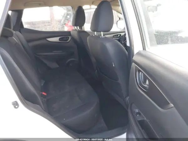 JN1BJ1CR4JW250431 2018 NISSAN ROGUE - Image 8