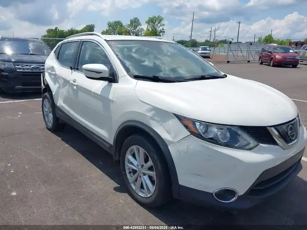 JN1BJ1CR4JW252941 2018 NISSAN ROGUE - Image 1