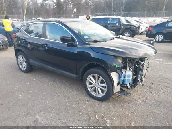 JN1BJ1CR4JW253152 2018 NISSAN ROGUE - Image 1