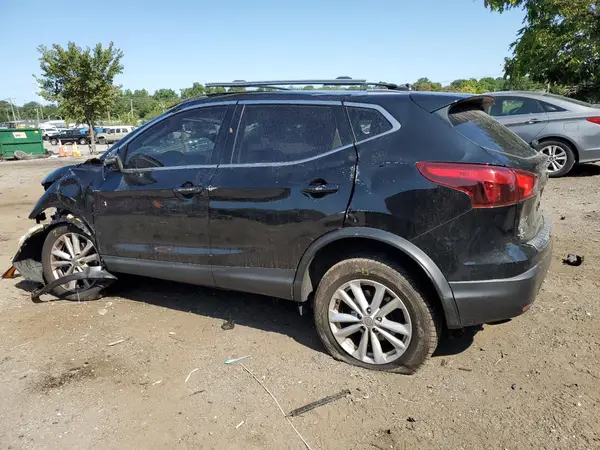 JN1BJ1CR4JW264975 2018 NISSAN ROGUE - Image 2