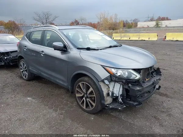 JN1BJ1CR4JW286927 2018 NISSAN ROGUE - Image 1