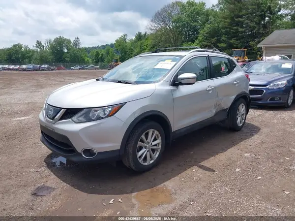 JN1BJ1CR4JW600933 2018 NISSAN ROGUE - Image 2