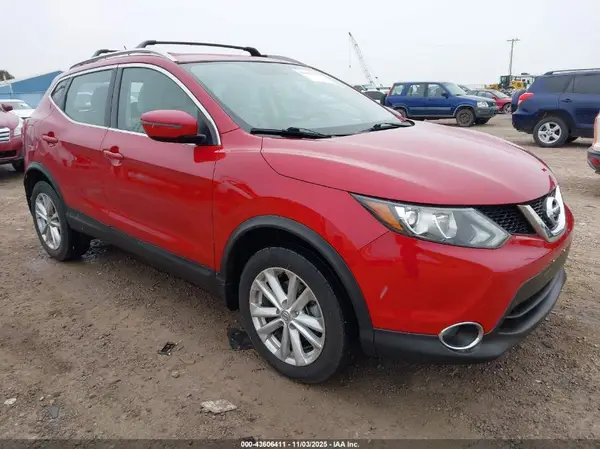 JN1BJ1CR5HW105084 2017 NISSAN ROGUE - Image 1