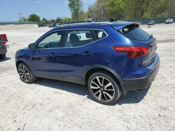 JN1BJ1CR5HW113427 2017 NISSAN ROGUE - Image 2
