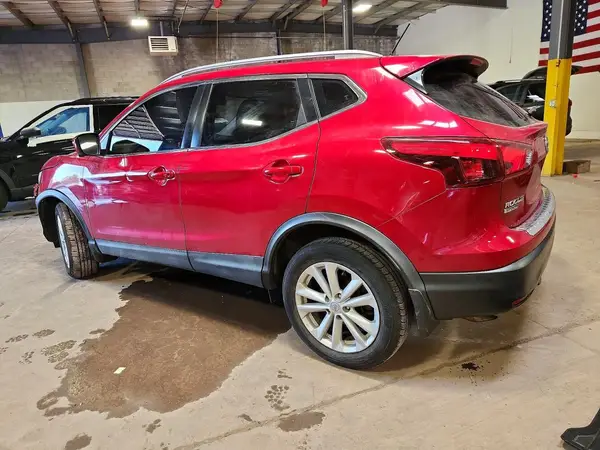 JN1BJ1CR5HW114366 2017 NISSAN ROGUE - Image 2