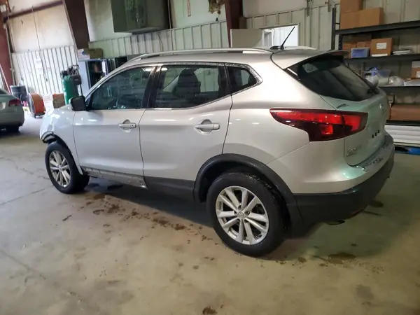 JN1BJ1CR5HW117378 2017 NISSAN ROGUE - Image 2