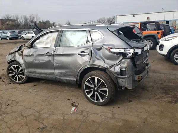 JN1BJ1CR5HW124704 2017 NISSAN ROGUE - Image 2