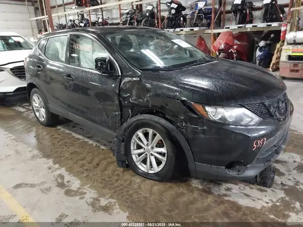 JN1BJ1CR5HW127232 2017 NISSAN ROGUE - Image 1