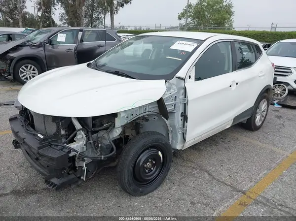JN1BJ1CR5HW133693 2017 NISSAN ROGUE - Image 2