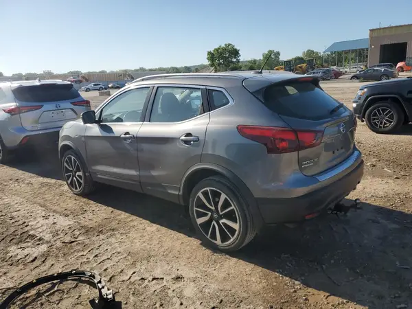 JN1BJ1CR5HW135847 2017 NISSAN ROGUE - Image 2