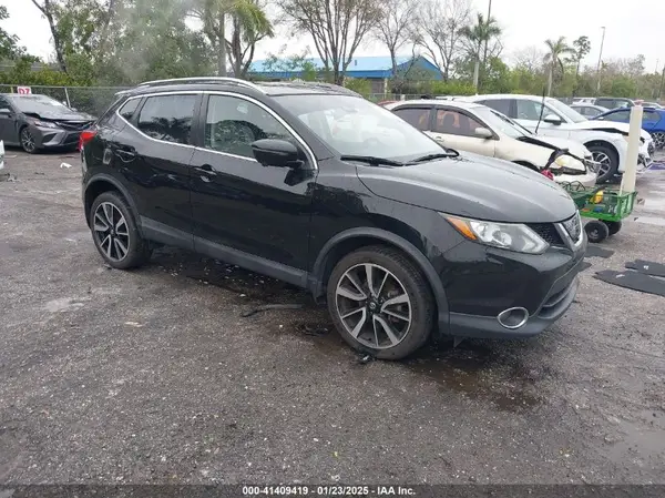 JN1BJ1CR5HW140854 2017 NISSAN ROGUE - Image 1