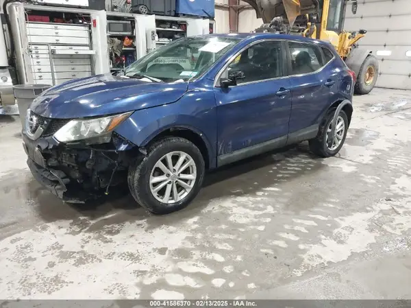 JN1BJ1CR5JW201304 2018 NISSAN ROGUE - Image 2