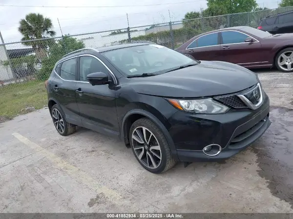 JN1BJ1CR5JW201321 2018 NISSAN ROGUE - Image 1