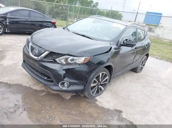 JN1BJ1CR5JW201321 2018 NISSAN ROGUE - Image 2