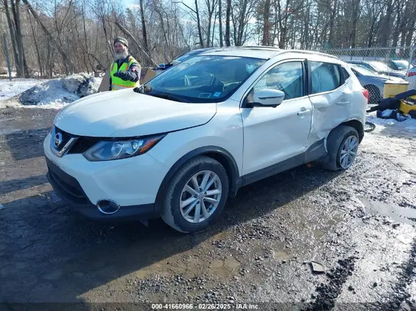 JN1BJ1CR5JW204963 2018 NISSAN ROGUE - Image 2