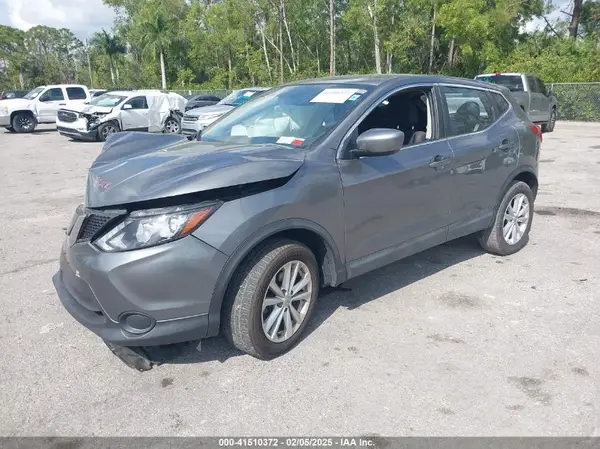 JN1BJ1CR5JW251619 2018 NISSAN ROGUE - Image 2