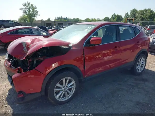 JN1BJ1CR5JW252186 2018 NISSAN ROGUE - Image 2