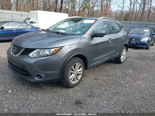 JN1BJ1CR5JW252415 2018 NISSAN ROGUE - Image 2