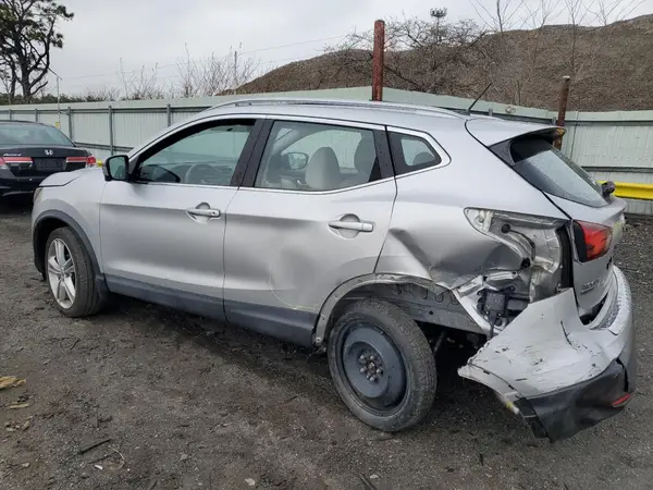 JN1BJ1CR5JW252950 2018 NISSAN ROGUE - Image 2