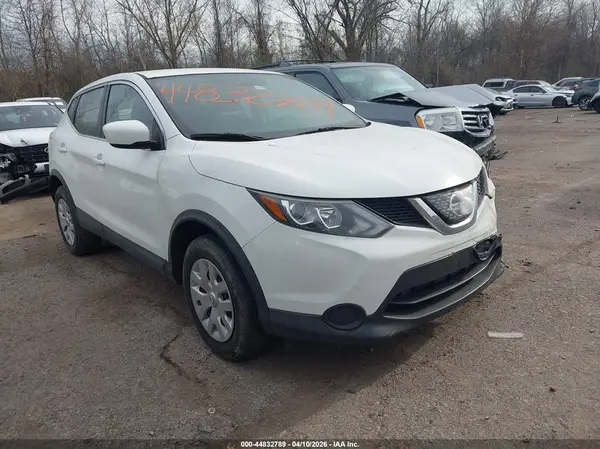 JN1BJ1CR5JW257601 2018 NISSAN ROGUE - Image 1