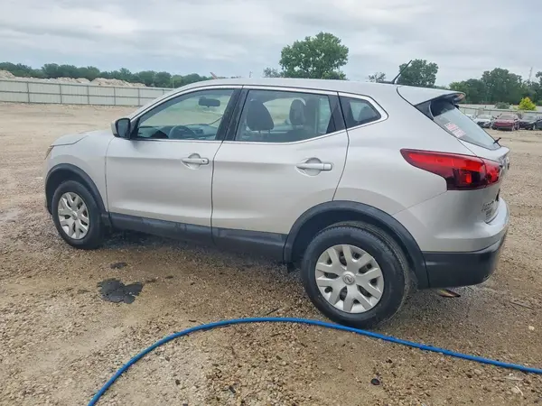 JN1BJ1CR5JW262829 2018 NISSAN ROGUE - Image 2