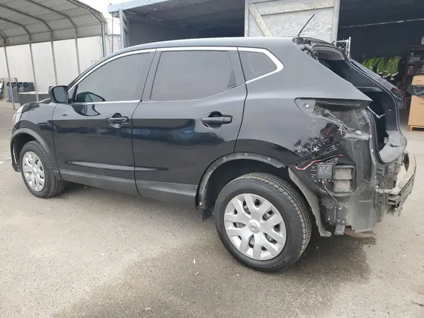JN1BJ1CR5JW263611 2018 NISSAN ROGUE - Image 2