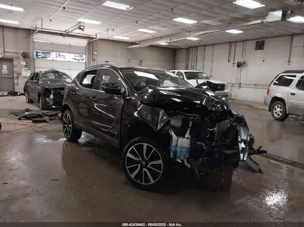 JN1BJ1CR5JW266699 2018 NISSAN ROGUE - Image 1