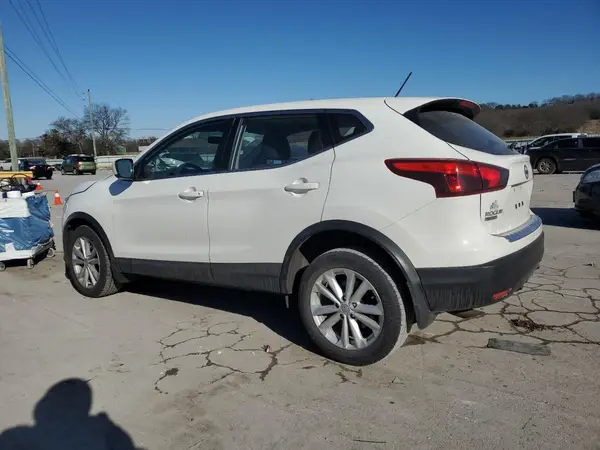 JN1BJ1CR5JW266847 2018 NISSAN ROGUE - Image 2