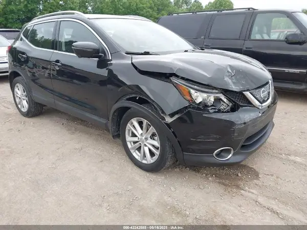 JN1BJ1CR5JW266914 2018 NISSAN ROGUE - Image 1
