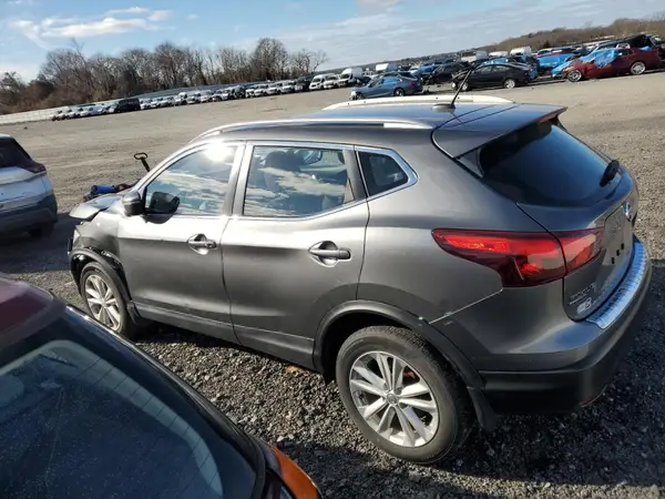 JN1BJ1CR5JW268193 2018 NISSAN ROGUE - Image 2