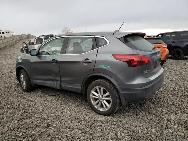 JN1BJ1CR5JW268307 2018 NISSAN ROGUE - Image 2