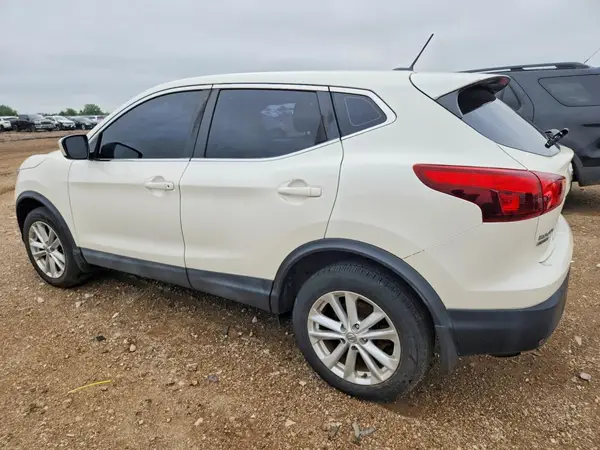 JN1BJ1CR6HW104820 2017 NISSAN ROGUE - Image 2