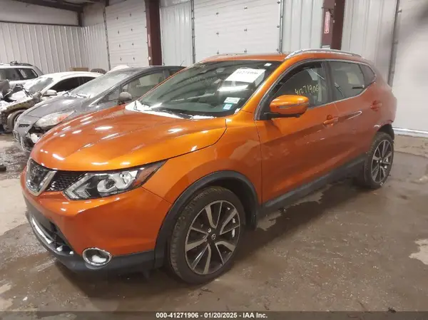 JN1BJ1CR6HW109144 2017 NISSAN ROGUE - Image 2