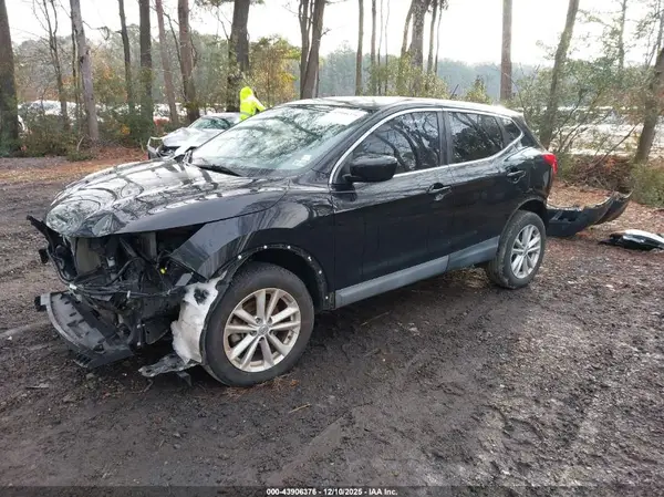 JN1BJ1CR6HW110259 2017 NISSAN ROGUE - Image 2