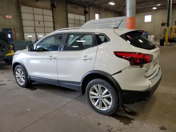 JN1BJ1CR6HW111380 2017 NISSAN ROGUE - Image 2