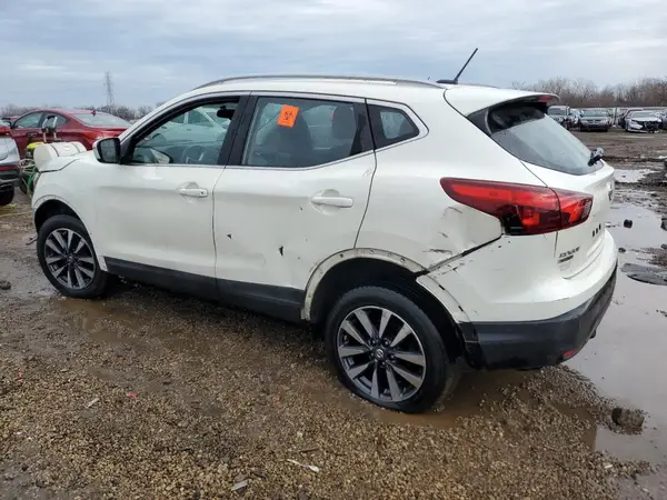 JN1BJ1CR6HW118149 2017 NISSAN ROGUE - Image 2