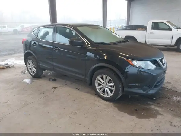 JN1BJ1CR6HW120743 2017 NISSAN ROGUE - Image 1
