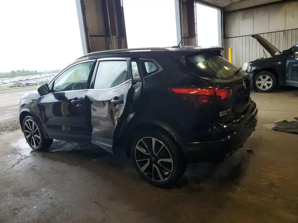 JN1BJ1CR6HW139468 2017 NISSAN ROGUE - Image 2
