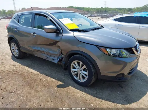 JN1BJ1CR6HW142760 2017 NISSAN ROGUE - Image 1